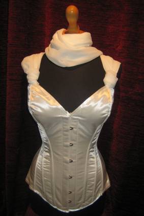 Info von Korsetts Boutique Shop, f&uuml;r, Korsett Silhouet Satin weiss + 6 Strapshalter